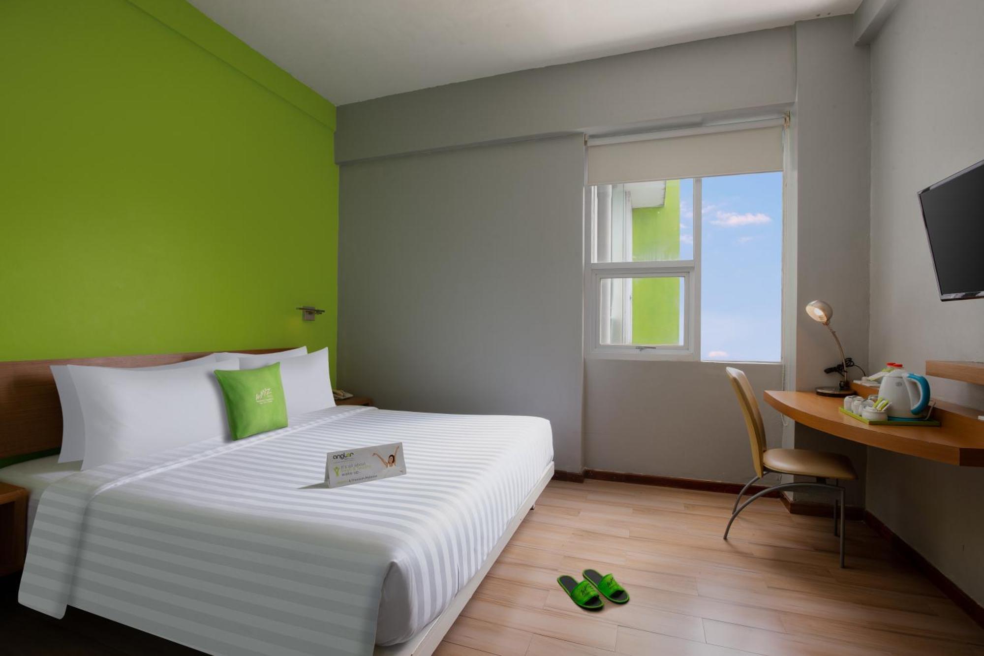 Whiz Hotel Malioboro Yogyakarta Exterior foto