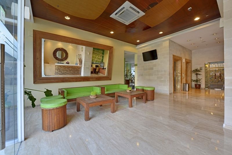 Whiz Hotel Malioboro Yogyakarta Exterior foto
