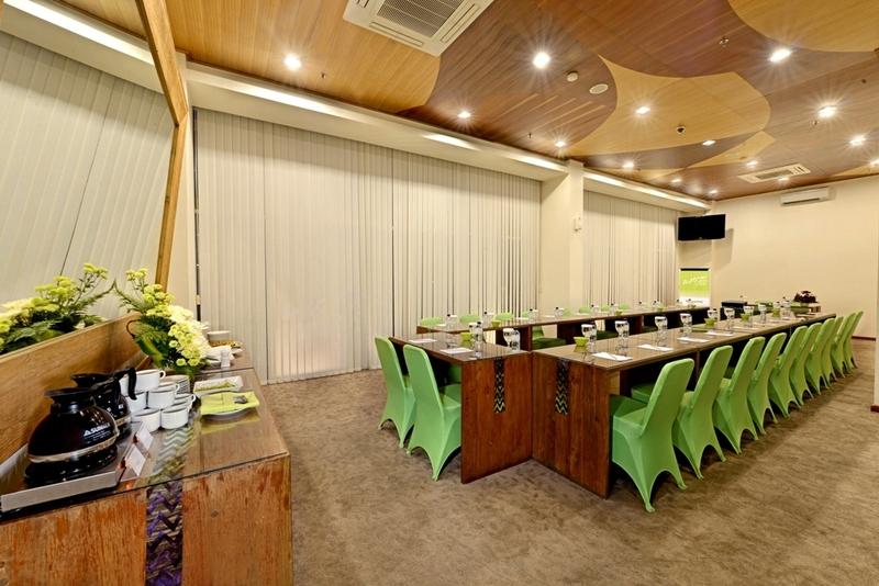 Whiz Hotel Malioboro Yogyakarta Exterior foto