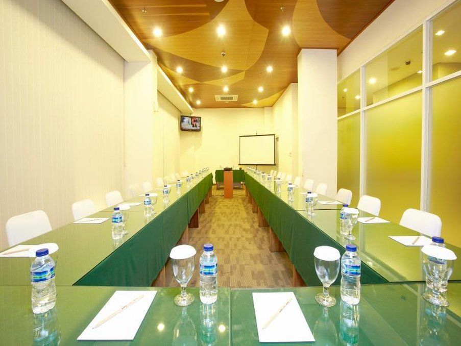 Whiz Hotel Malioboro Yogyakarta Exterior foto