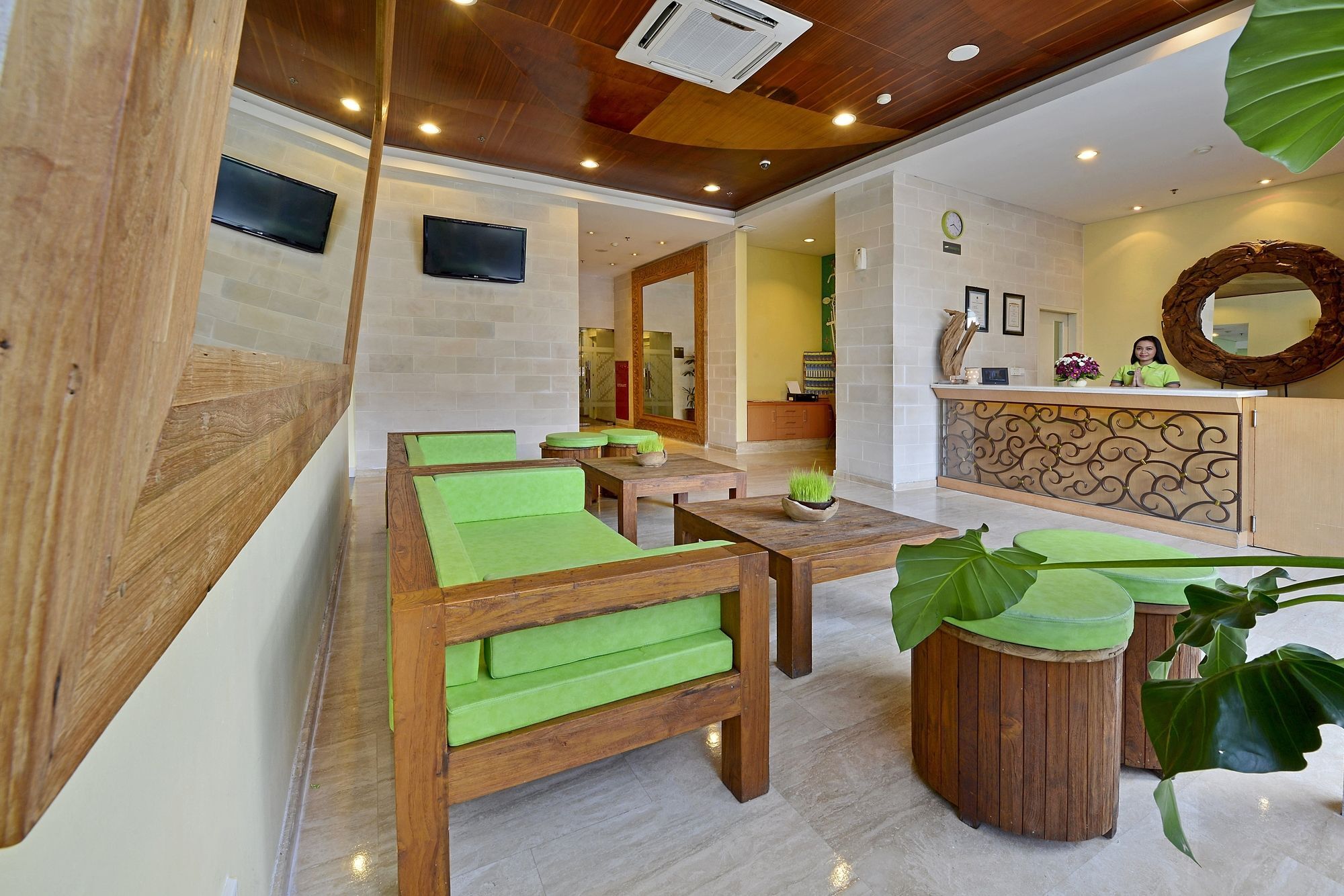 Whiz Hotel Malioboro Yogyakarta Exterior foto